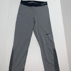 Nike Pro Cropped Leggings Color: Grey